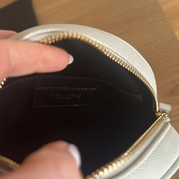 SAINT LAURENT ROUND CAMERA BAG - CHEVRON QUILTED- CREAM LEATHER- NEW CONDITION - Picture 4 of 6